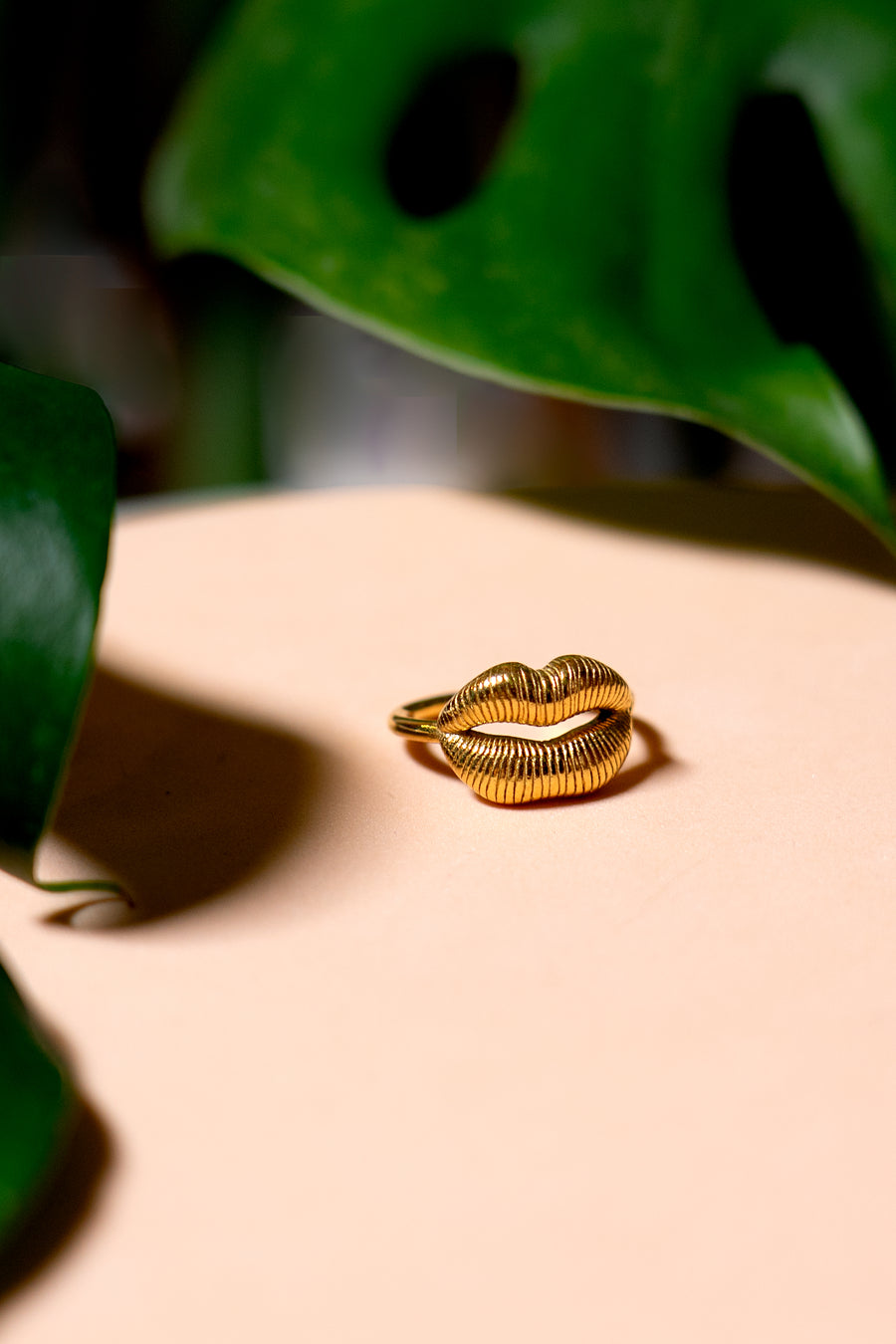 Lips Ring - Gold