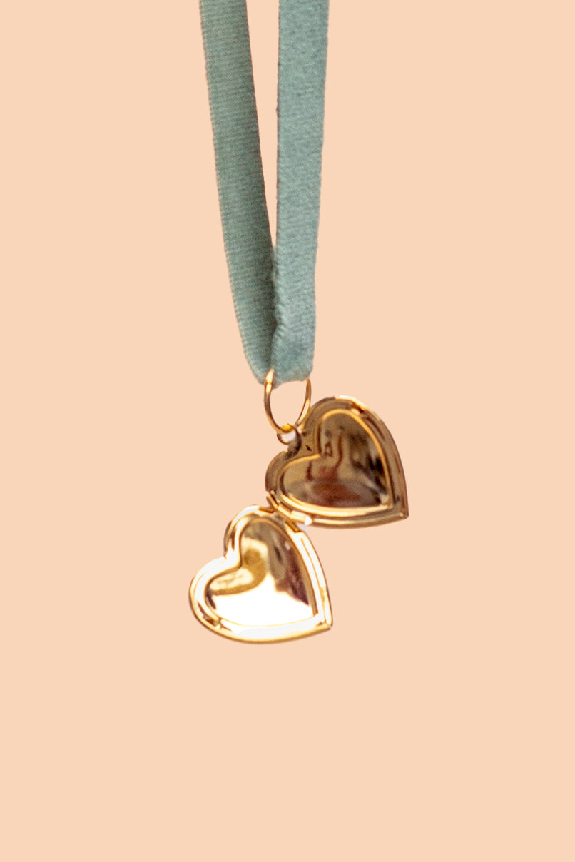 Velvet Time Heart Locket Necklace / Choker